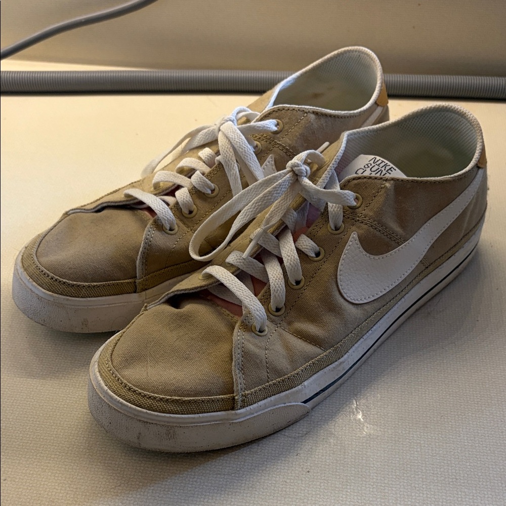 Nike Sun Club Beige low-top Sneakers